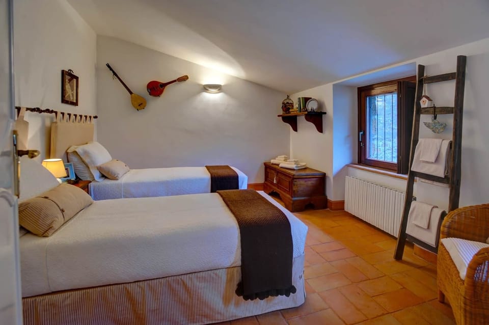 004 Guest Bdrm 1