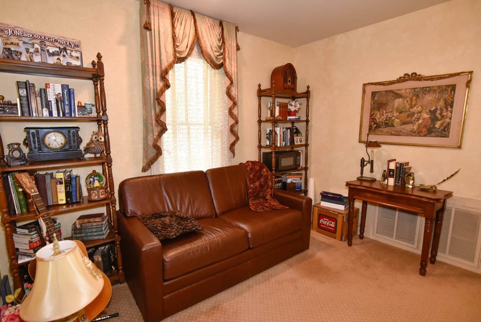 Common area for the Sample Room