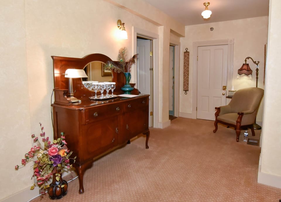 Common area for the Sample Room