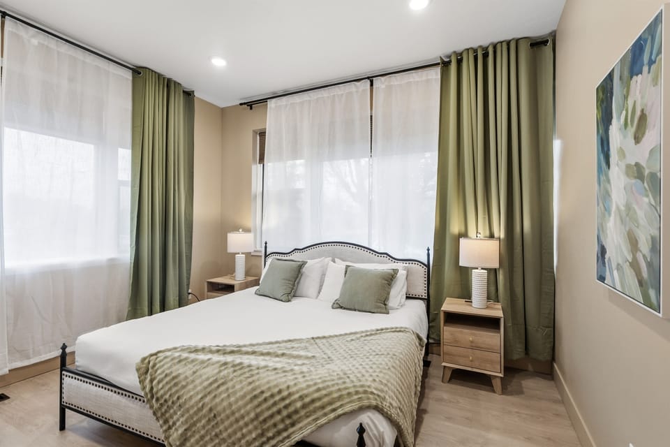 Bedroom - King Size Bed