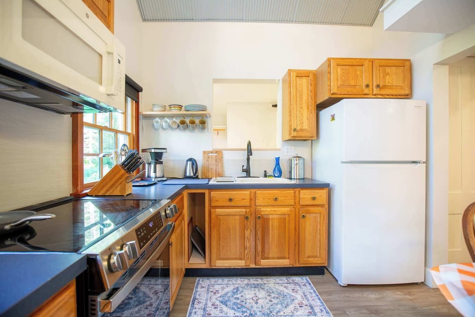 The fully equipped kitchen has everything you'll need to prepare a full thanksgiving dinner or just reheat some quick leftovers. Basic necessities like cooking oil and spices as well as a selection of coffee and tea is provided for our guests.