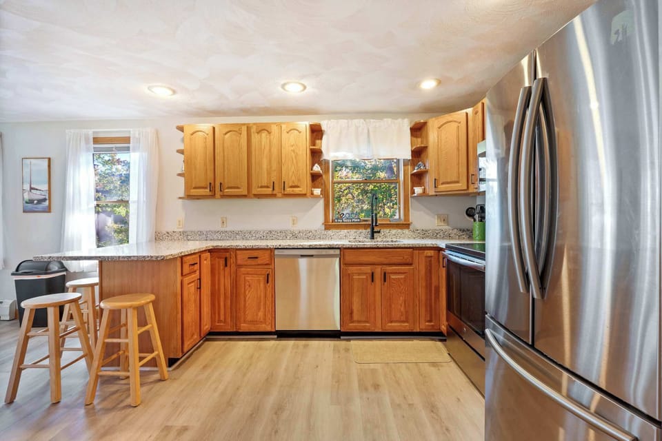 The open kitchen is well equipped for an unforgettable getaway​