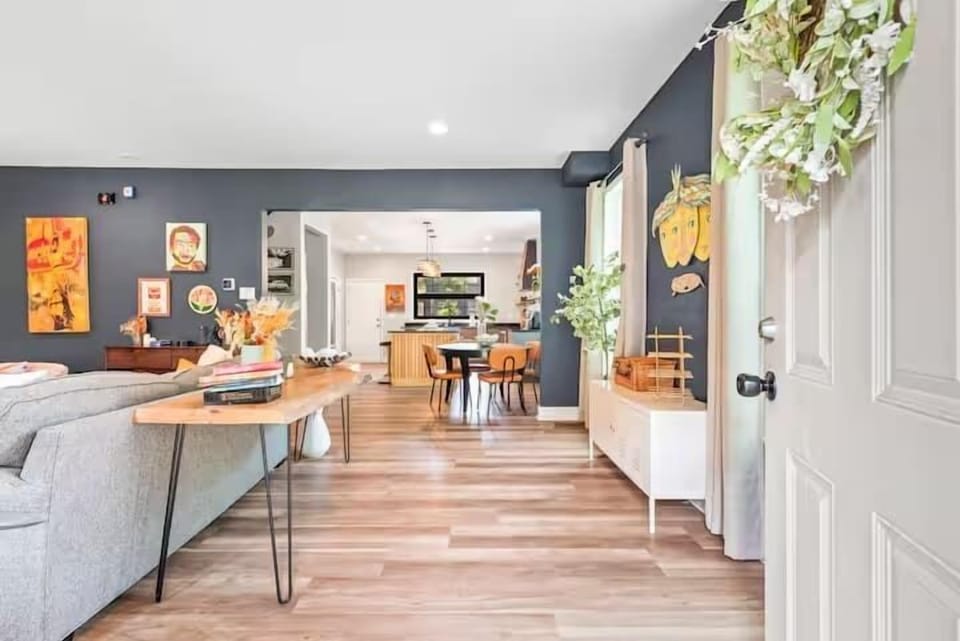 Bright modern living room with Smart TV & fast WiFi—perfect home base near Ponce City Market and the BeltLine.