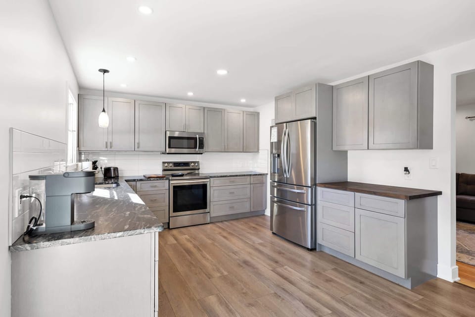 Kitchen | Refrigerator | Oven | Stove | Microwave | Dishwasher | K Cup Coffee Machine | AeroPress | Blender | Toaster 