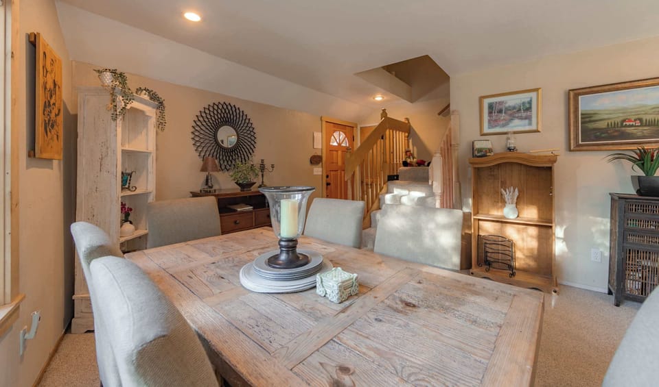 DIning table with seating for 6