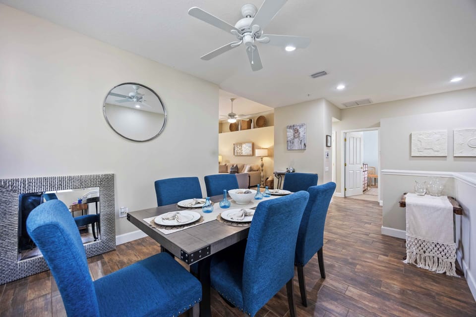 Beautiful decorated formal dinning room