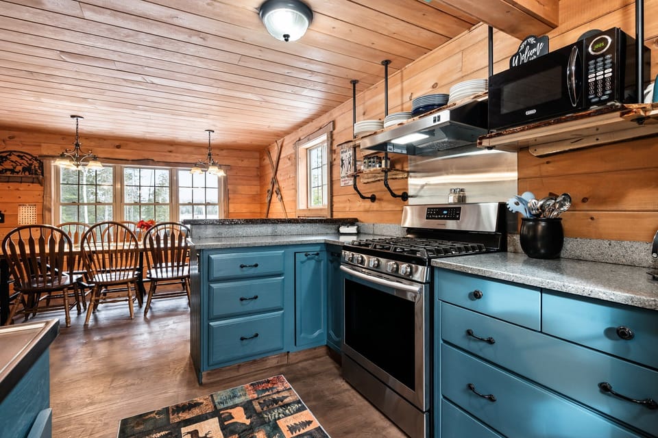 Fully equipped kitchen (no dishwasher)