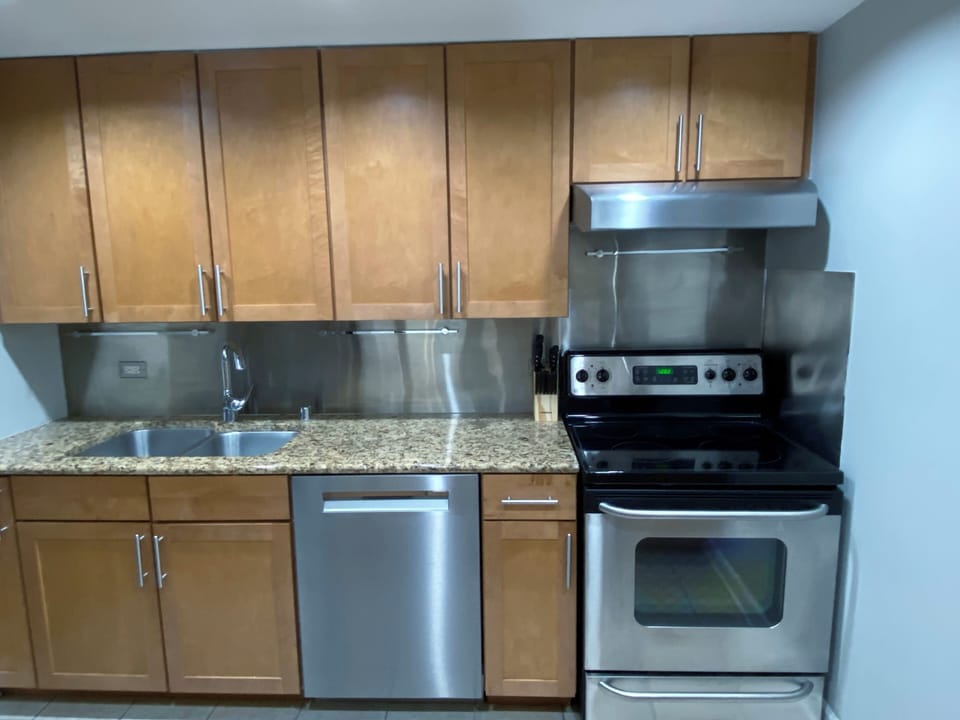 Full kitchen