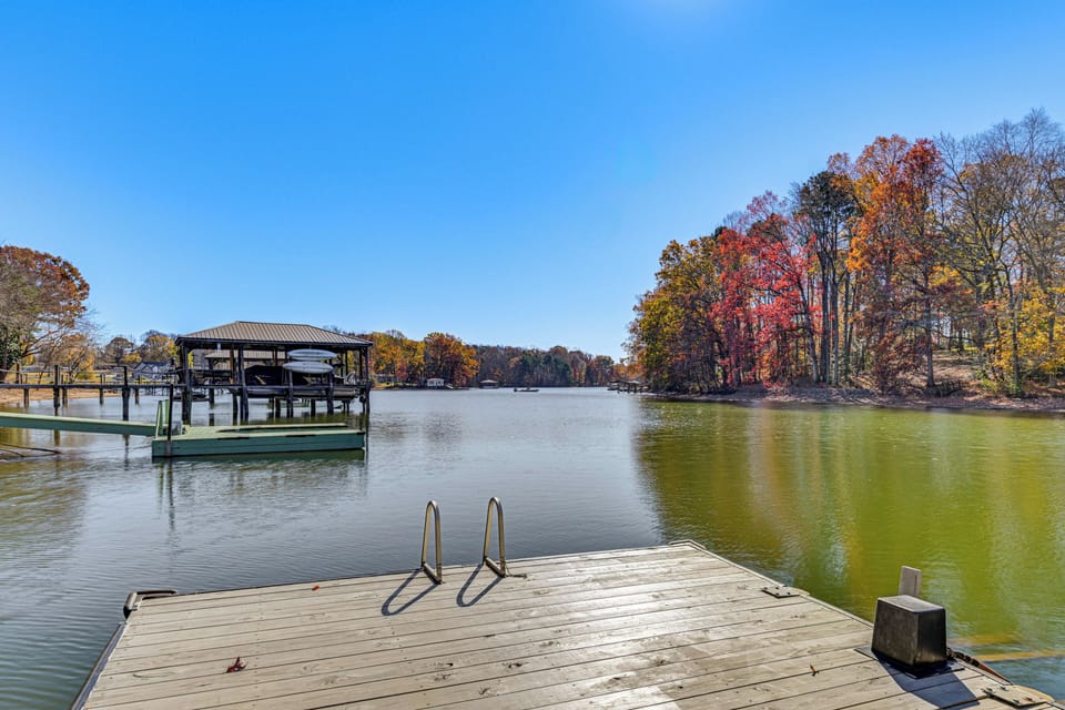 Lake Access On-Site | Private Boat Dock | 2 Kayaks Provided
