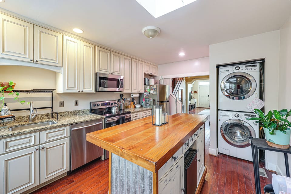 Kitchen | Breakfast Bar | Washer & Dryer | 1st Floor
