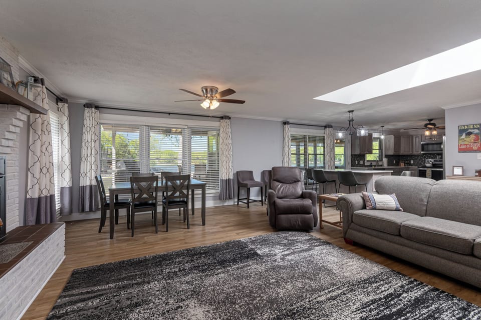 Spacious living room