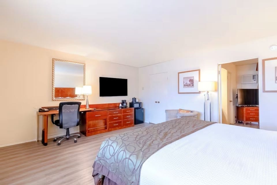 Spread out comfortably with generous storage and a dedicated workspace.