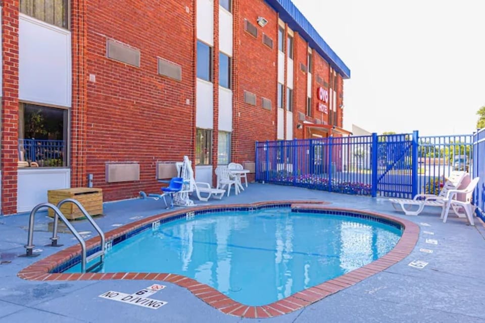 Seasonal Pool - May 1st to October 31st