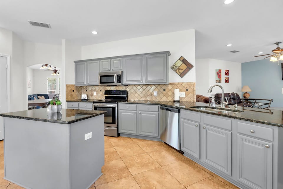 Spacious kitchen with everything needed for a homecooked meal
