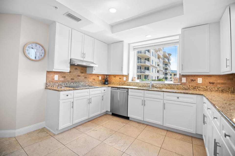 Indigo Unit 1701 - Kitchen