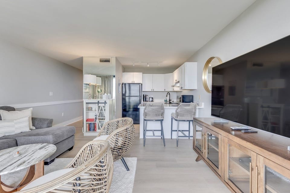 Atlantic Towers 104-print-005-004-Main Living Area-4200x2800-300dpi