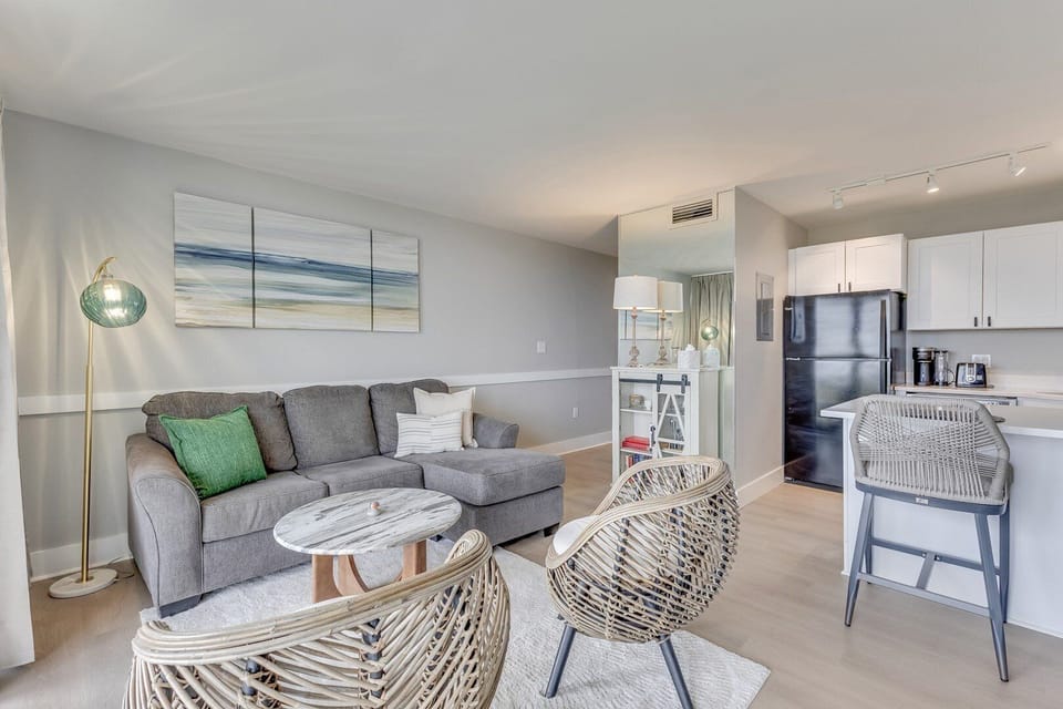 Atlantic Towers 104-print-004-006-Main Living Area-4200x2800-300dpi