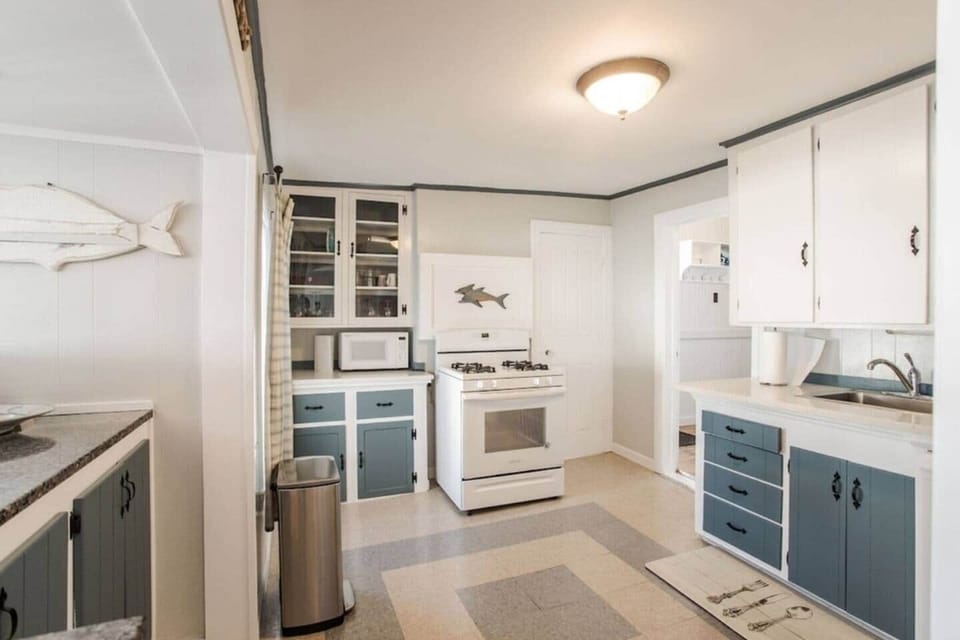 Kitchen with all the essentials 