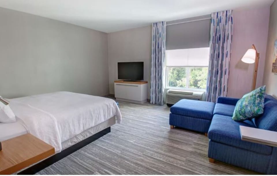 Bedroom. Interior and views may vary based on location and availability