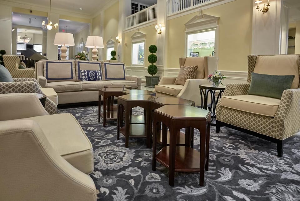 Stylish lobby with 24/7 front desk available