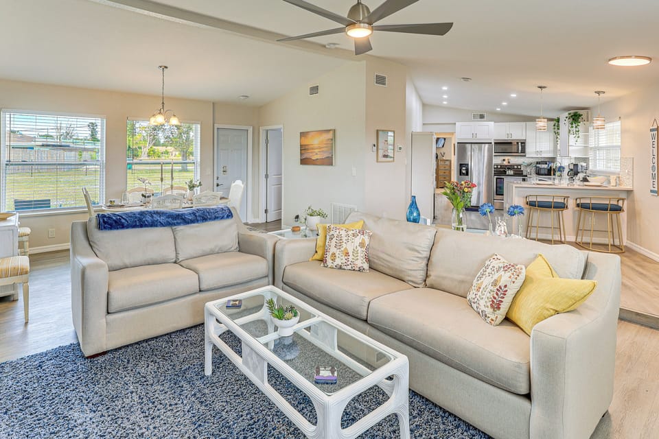 Living Room | Smart TV | Central Heating & A/C | Free WiFi | Board Games
