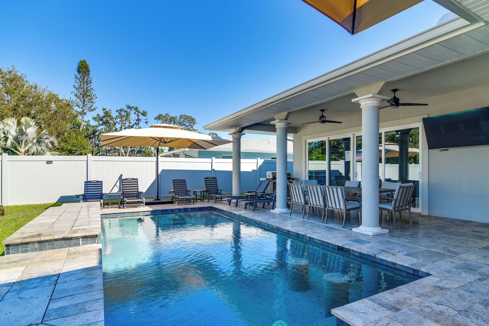 Seminole Vacation Rental | 4BR | 3BA | 2,496 Sq Ft | Step-Free Access