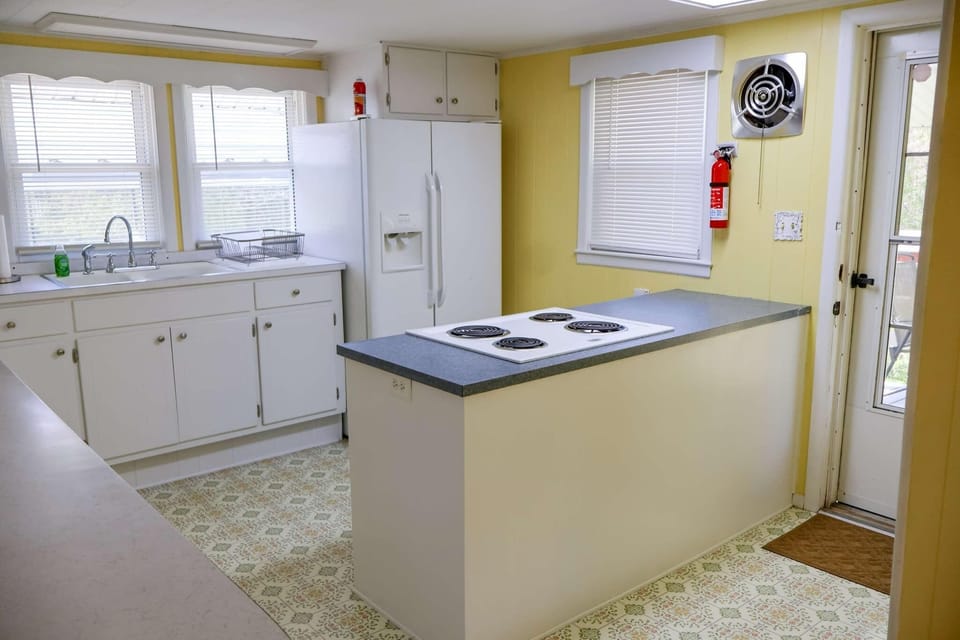 Enjoy cooking in this fully equipped kitchen with all the essential appliances.