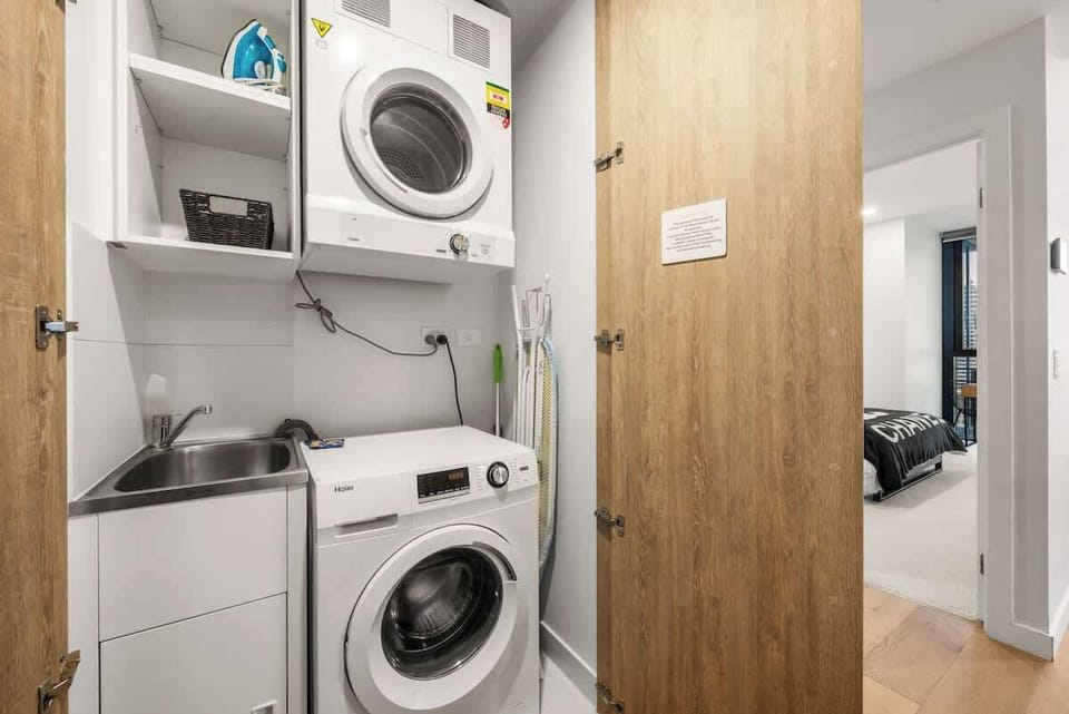 In-apartment laundry with washer and dryer, Star Residences Tower 1, Broadbeach