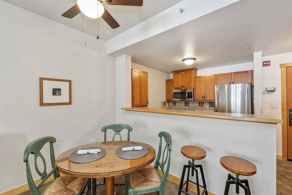 Dinning Area - Cooking & Dinning Supplies Provided