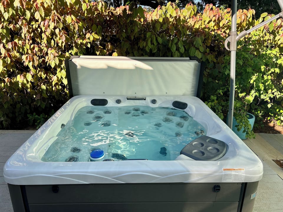 Full sized hot tub
