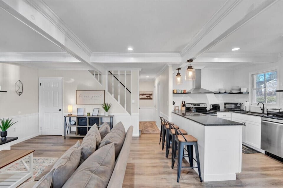 Whether you`re cooking, lounging, or chatting with friends, this open living area has space for it all.