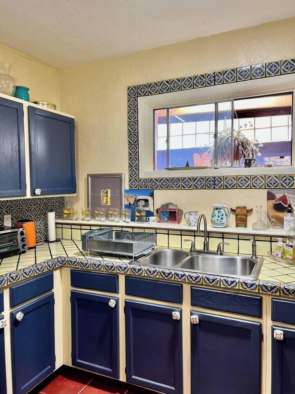 Kitchen - Dishwasher, Toaster Oven, Sink and MORE!