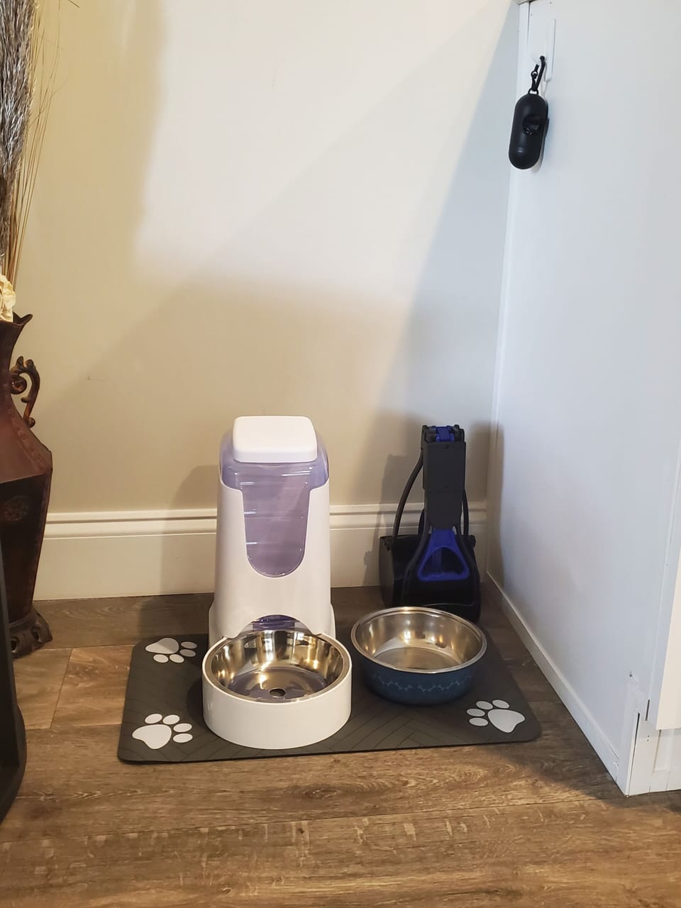 We've added a Pet Station
(waste bags & poop scoop are in the trash bin cabinet)