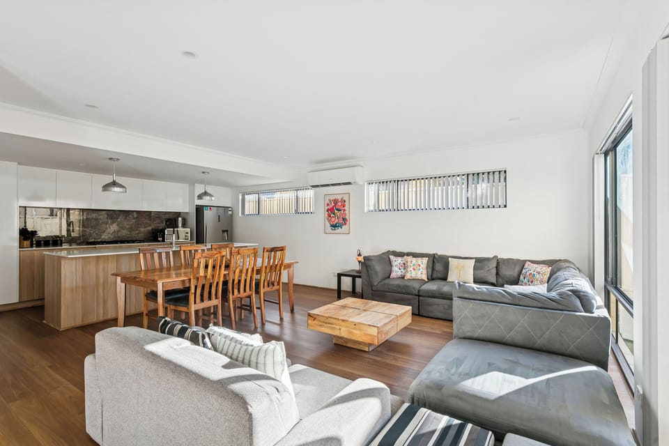 Lounge Dining
