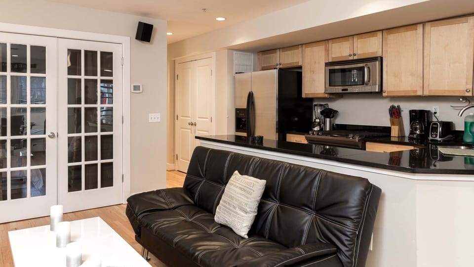 Indoors, Door, Appliance, Microwave, Oven