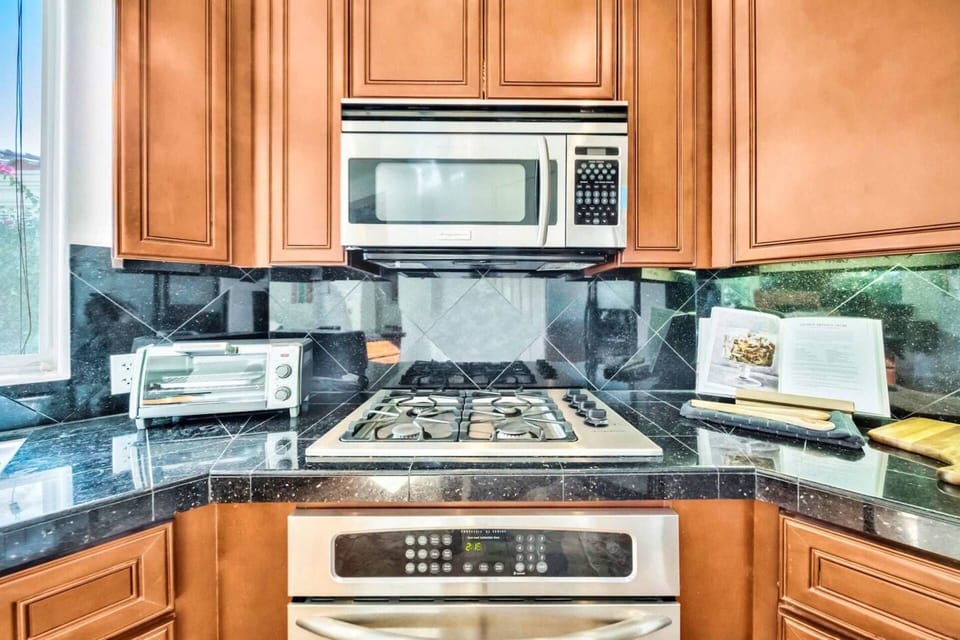 Gas hob, oven and microwave with other appliances