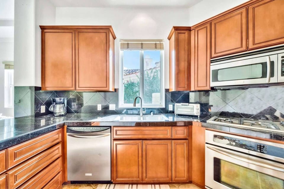 Kitchen with sink, coffee maker and other applicance