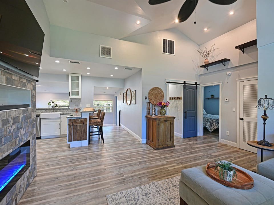 Open concept - to kichen, dining, and living room.