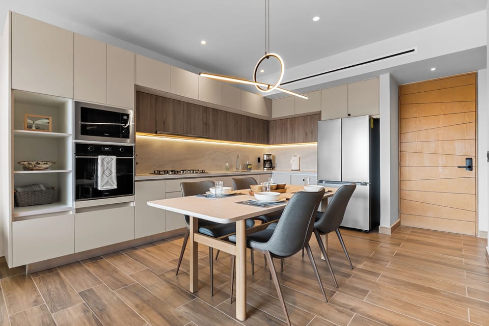 Dining & Kitchen