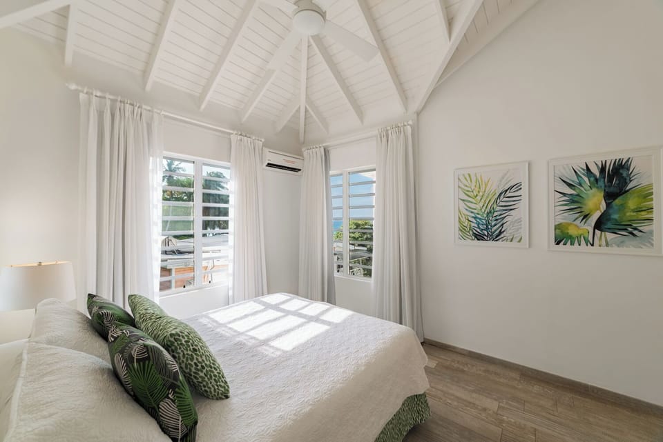 Flying Fish - Queen Bedroom