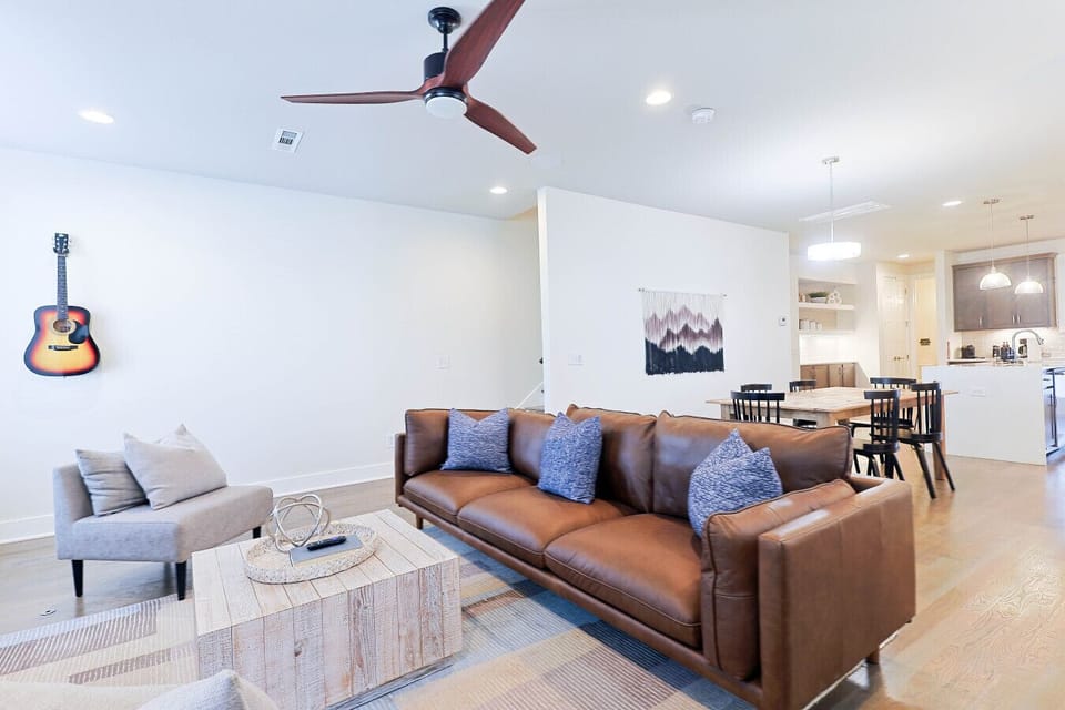Open-concept living space seamlessly connecting the lounge, dining table, and kitchen. ✨