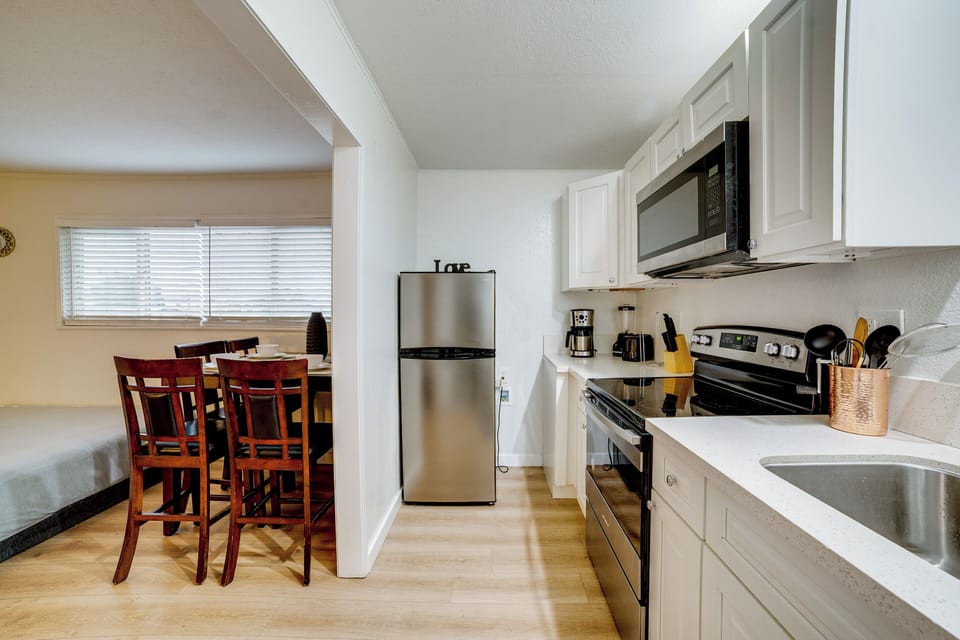 Kitchen | Dishware & Flatware | Stove/Oven