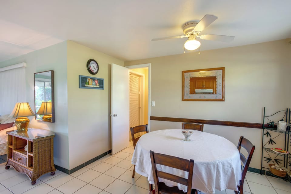Dining Area | Dishware/Flatware Provided