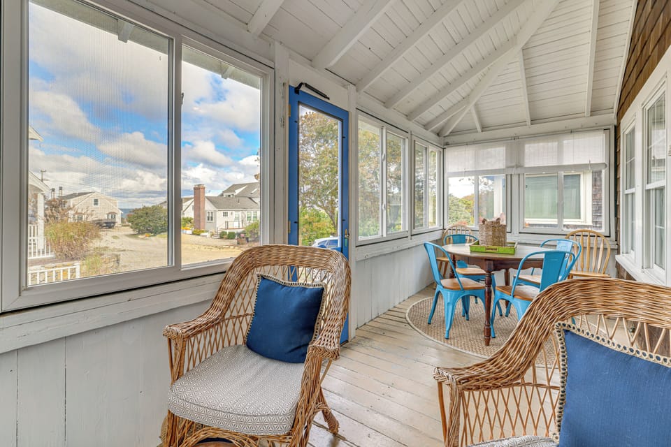 Screened Porch | Dining Space | Lounge Seating