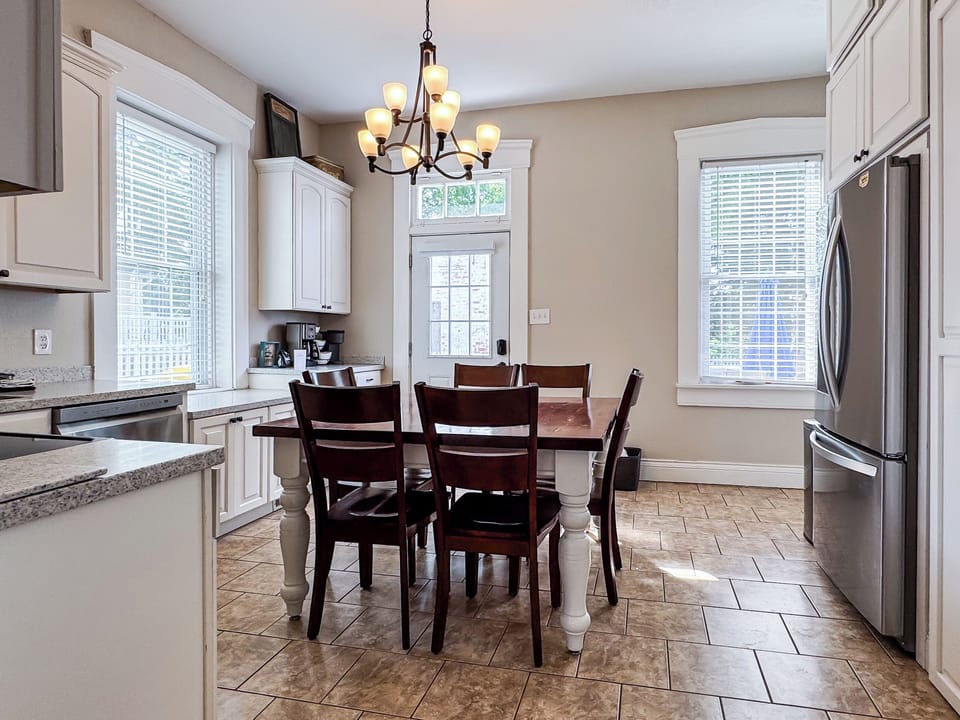 Modern designed spacious kitchen with large table with 6 chairs to enjoy family cooking with all the extra kitchen amenities at Mini Aussie Cottage.