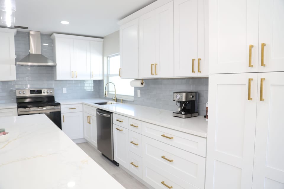 Full kitchen with appliances