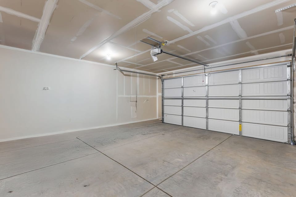 Indio Getaway- Garage