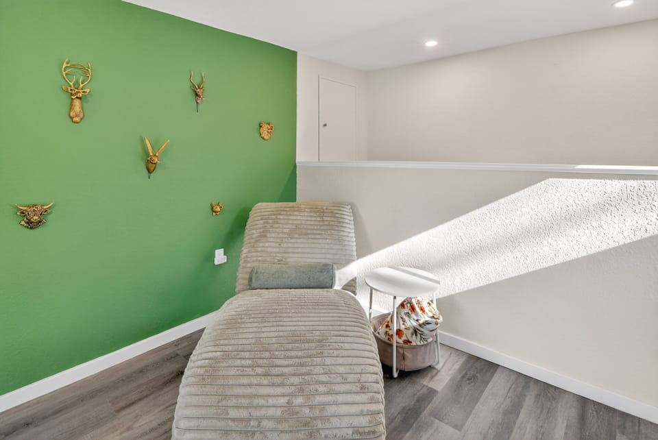 Indoors, Furniture, Architecture, Building, Living Room