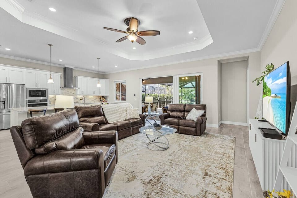 Sit back and relax in your luxury vacation home in Vista Blue