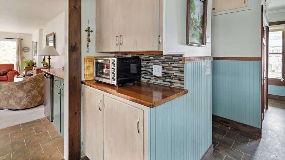 Additional countertop